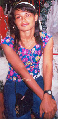 Date this athletic Brazil girl Viviane from SALVADOR B8040