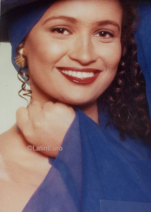 Date this passionate Brazil girl Simone from JUNDIAI B8182