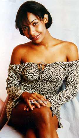 Date this attractive Brazil girl Barbara from FEIRA DE SANTANA B8266