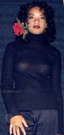 Date this happy Brazil girl Silvia from BETIM B8397