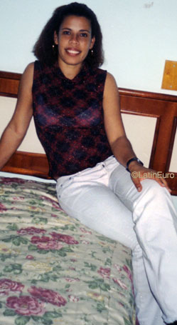 Date this charming Brazil girl Denise from RIO DE JANEIRO B8406