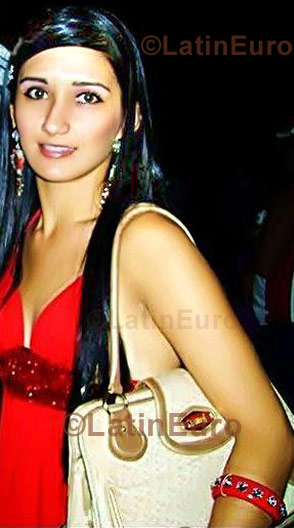 Date this charming Brazil girl Mayara from Belo Horizonte B850