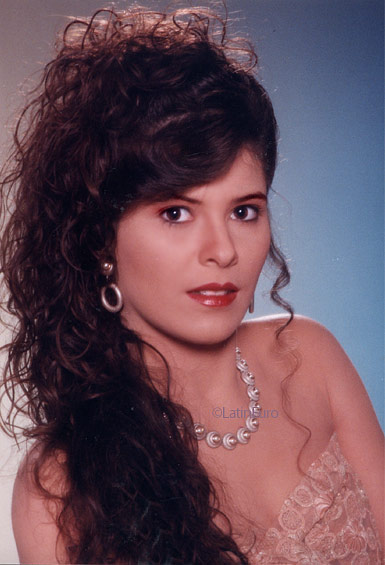 Date this pretty Brazil girl Valeria from SAO PAULO B8699