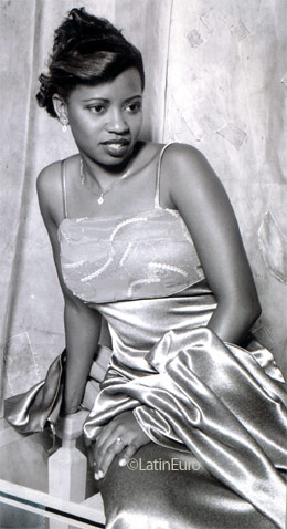 Date this fun Brazil girl Liria from ITUIUTABA B8750