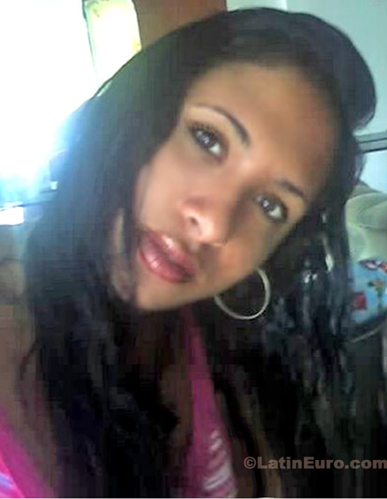 Date this voluptuous Brazil girl Aline from Rio De Janeiro B9