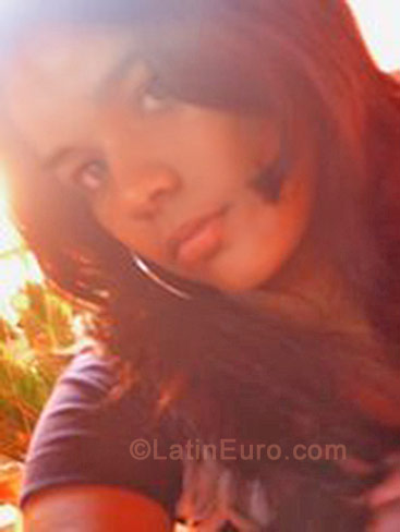 Date this cute Brazil girl Daniella from Tres Lagoas B917