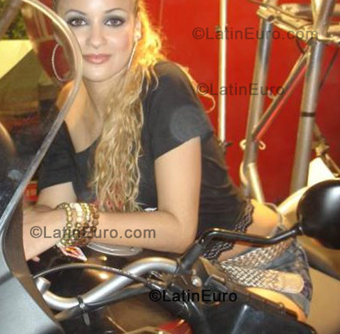 Date this attractive Brazil girl Elainy from Caruaru B930