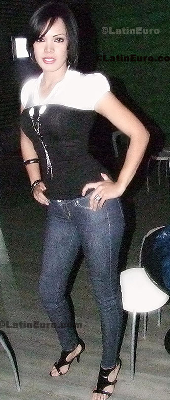 Date this attractive Mexico girl Claudia from Nogales N-1429