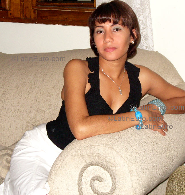 Date this charming Any Country girl Crismelly from San Francisco de Macoris N-36