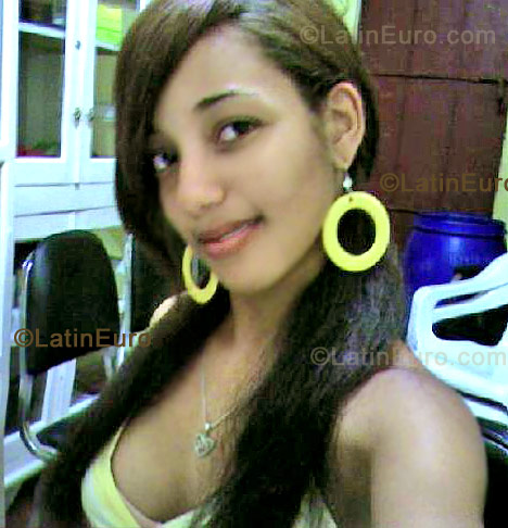 Date this young Dominican Republic girl Lilian from Barahona N-398
