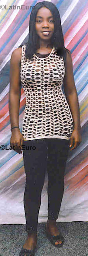 Date this attractive Any Country girl Fabiloa from  N-623