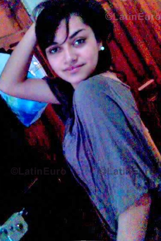 Date this passionate Honduras girl Helen from Santa Rosa de Copan N-671