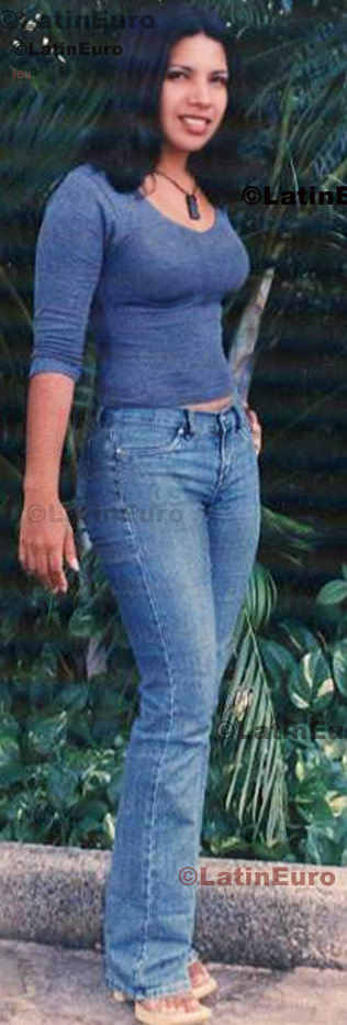 Date this lovely Honduras girl Denise from Comayagua N-875