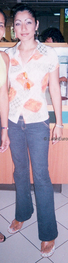 Date this delightful Honduras girl Lizeth from Choloma N1462