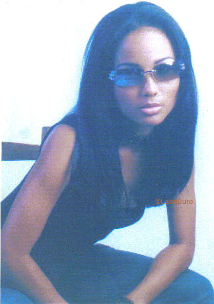 Date this passionate Any Country girl Dinny from  N2374