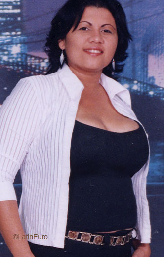 Date this lovely Honduras girl Silvia from La Ceiba N2403