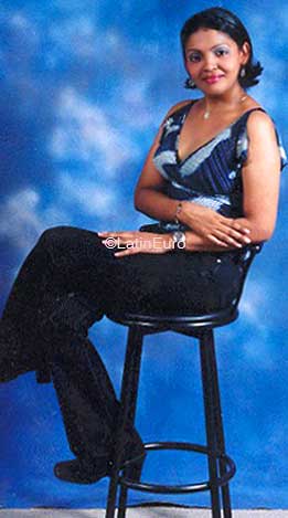 Date this beautiful Any Country girl Selenia from  N2761