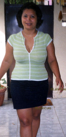Date this sensual Honduras girl Nelly from  N3255