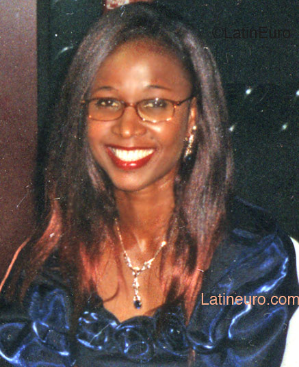 Date this tall France girl Eliane from Paris N434