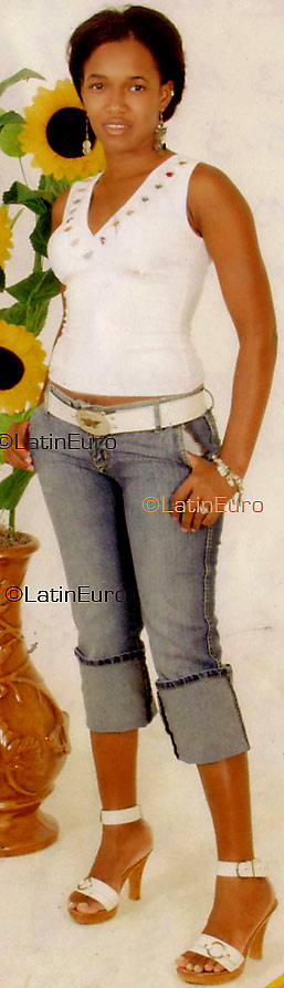 Date this young Any Country girl Carolina from  N813