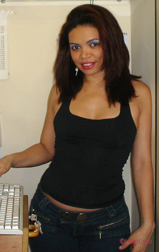 Date this happy Brazil girl Fran from RIO DE JANEIRO B6479