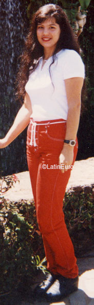 Date this nice looking Brazil girl Regina from BELO HORIZONTE B7318