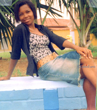 Date this charming Brazil girl Andrea from MACAE B7634