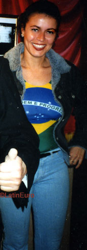 Date this nice looking Brazil girl Bianca from RIO DE JANEIRO B8088