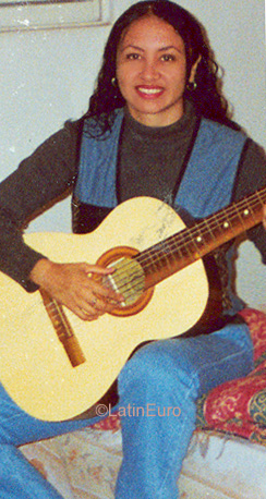 Date this delightful Brazil girl Yeltiza from BOTUCATU B9767