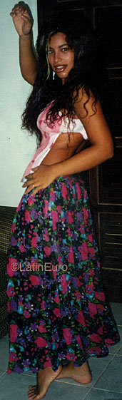 Date this happy Brazil girl Fabiana from RIO DAS OSTRAS B9637