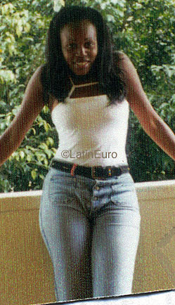 Date this nice looking Brazil girl Ayana from SAO PAULO B9552