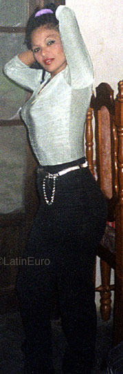 Date this attractive Honduras girl Rosa from  N3755