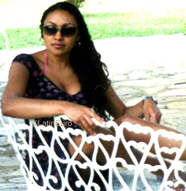 Date this attractive Brazil girl Adriana from DIAS B9454