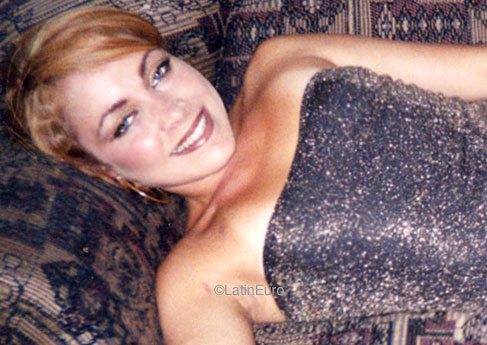 Date this pretty Brazil girl Debora from SOROCABA B9033