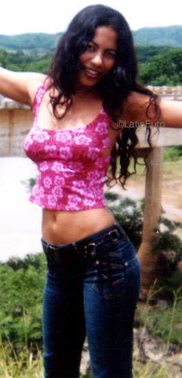 Date this gorgeous Brazil girl Elaine from  B9080