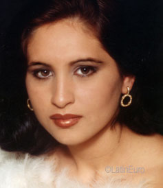 Date this attractive Brazil girl Vanise from CENTRAL B8864