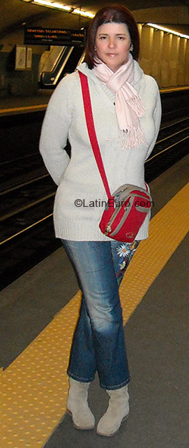 Date this attractive Brazil girl Andrea from Curitiba BR290