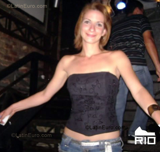 Date this happy Brazil girl Vanessa from Rio De Janeiro BR300