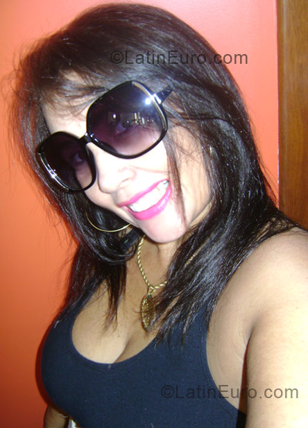 Date this hot Brazil girl Aniger from Vitoria BR327