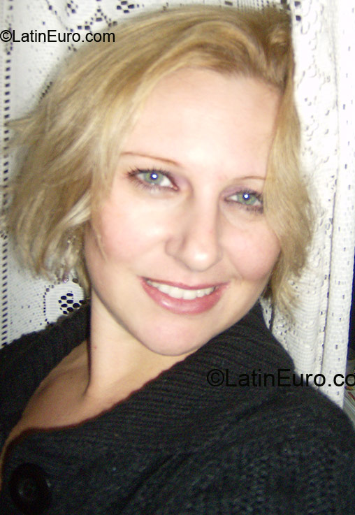 Date this foxy Brazil girl Daniela from Novo Hamburgo BR353