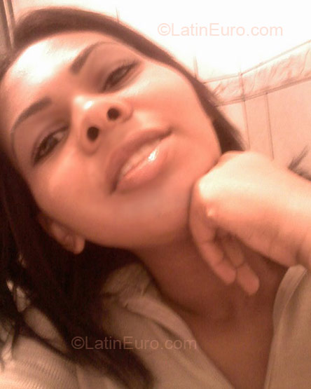 Date this hot Brazil girl Aline Cristina from Maringa BR366