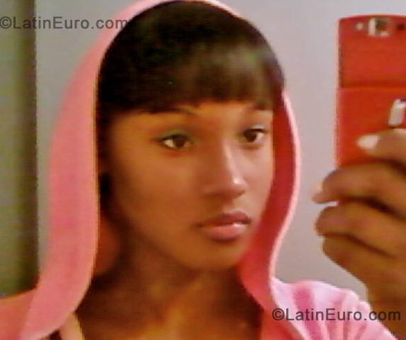 Date this nice looking Brazil girl Eliane from Rio De Janeiro BR438