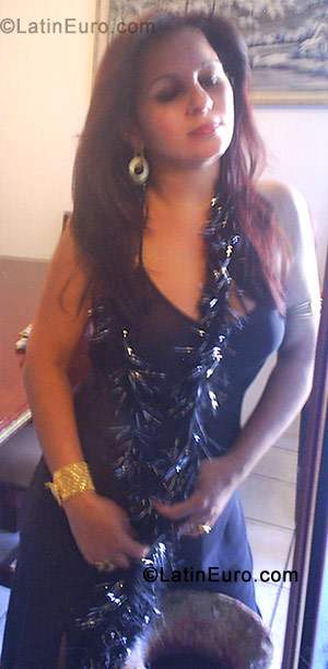 Date this pretty Brazil girl Gislaine from Goiania BR439