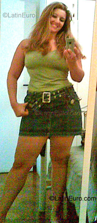 Date this attractive Brazil girl Andrea from Sao Paulo BR854