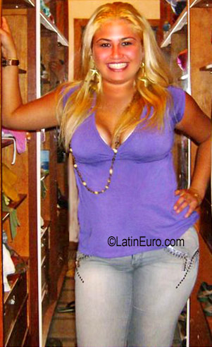 Date this athletic Brazil girl Hadyr from Sao Paulo BR879