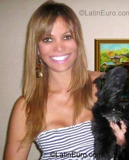 Date this foxy Brazil girl Carla from Uberlandia BR7852