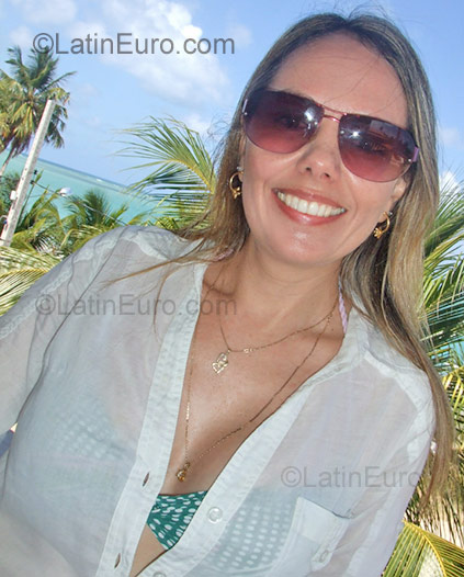 Date this delightful Brazil girl Maria from Joao Pessoa BR1053