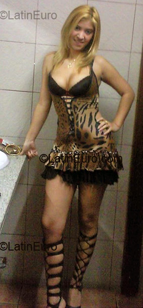 Date this nice looking Brazil girl Ana Paula from Santos BR1096