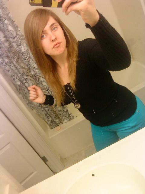 Date this hard body United States girl LMXFLAWSNALL from Riverside US2485