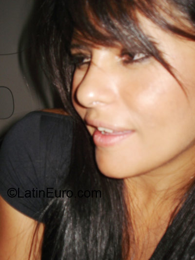 Date this pretty Brazil girl Diana from Macurure BR9568